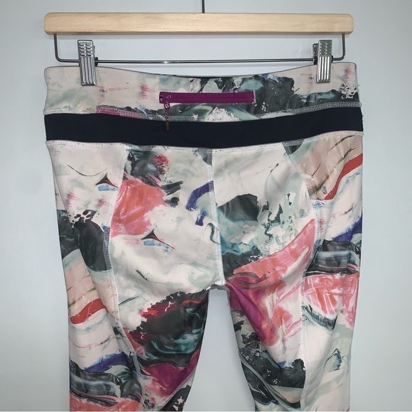 Lululemon Run: Inspire Crop II Leggings Size 6 US White Abstract Luxtreme Capris - Picture 11 of 15